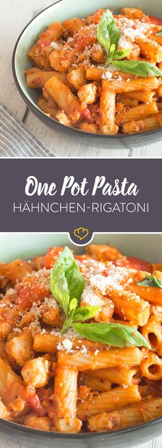 One Pot Pasta: Würzige Hähnchen-Rigatoni