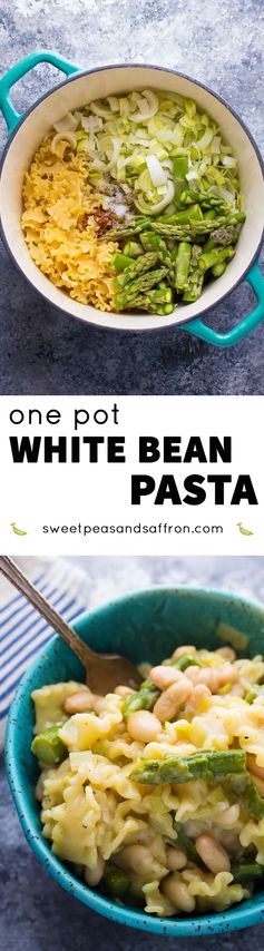 One Pot White Bean Pasta with Leeks and Asparagus