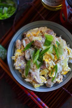 Oyakodon (Japanese Chicken and Egg Rice