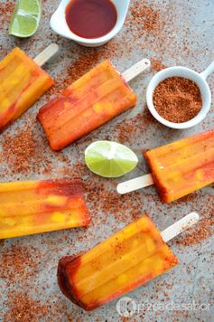 Paletas de mango con chamoy