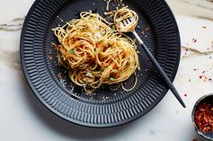 Pasta with 15-Minute Garlic, Oil, and Anchovy Sauce