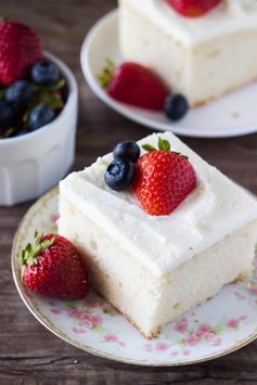 Perfect White Cake with Vanilla Buttercream