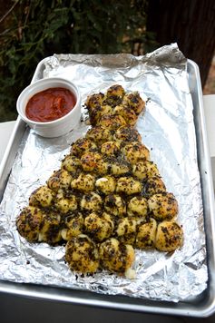 Pesto and Cheese-Stuffed Pull-Apart Christmas Tree Rolls