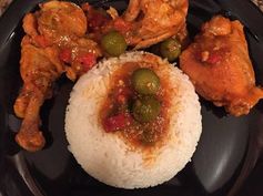 Pollo guisado al estilo Dominicano