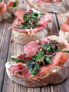 Prosciutto Crostini with Goat Cheese