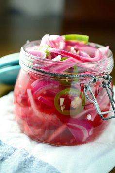 Quick and Spicy Pickled Onions