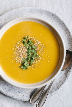 Roasted Kabocha Squash Soup with Sesame Seeds