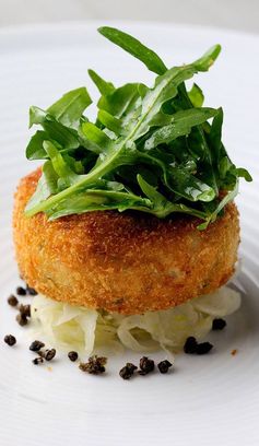 Salmon fish cakes with rocket, capers and lime dressing