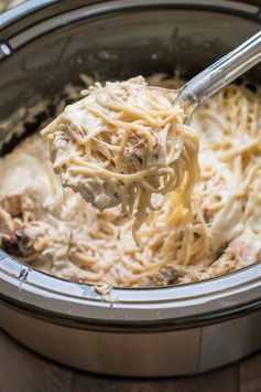 Slow Cooker Chicken Tetrazzini