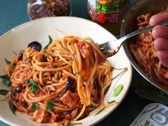 Spaghetti Puttanesca (Spaghetti With Capers, Olives, and Anchovies