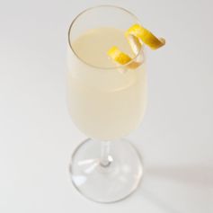 Sparkling Pear and Elderflower Cocktail