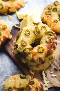 Spicy Jalapeño Cheddar Cheese Bagels