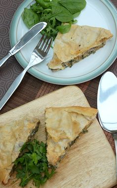 Spinach and ricotta strudel with chickpeas