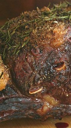 Standing Rib Roast with Garlic & Rosemary