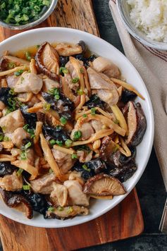 Steamed Chicken with Mushrooms & Dried Lily Flowers