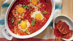 Stewed Tomato Shirred Eggs with Ham Chips