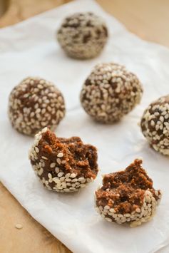 Sticky Toffee Pudding Raw Energy Balls