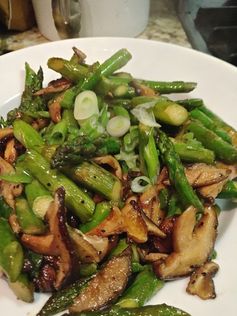 Stir-Fried Asparagus with Shiitake Mushrooms