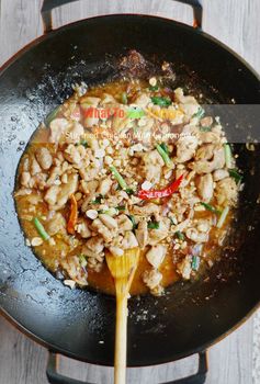 STIR-FRIED CHICKEN WITH LEMONGRASS (4-6 servings