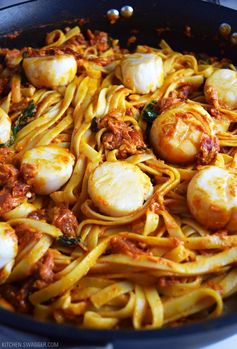 Sundried Tomato and Spinach Fettuccine with Scallops