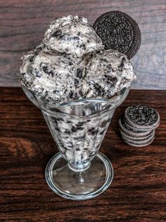 Super Creamy Cookies and Cream Ice Cream