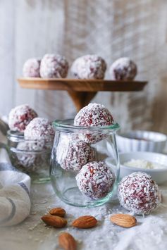 Superfood Cranberry Bliss Protein Balls