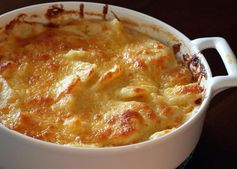 The Creamiest Cheddar Scalloped Potatoes