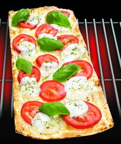 Thin Crust Margherita Flatbread Pizza