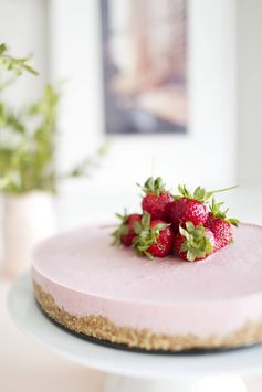 Vegan Strawberry Cheesecake