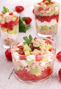 Verrine toute fraîche : concombre-feta-tomate et thon