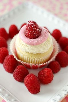 White Chocolate Raspberry Mousse Cupcakes